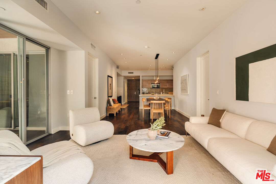 855 N Croft Ave Unit: 104