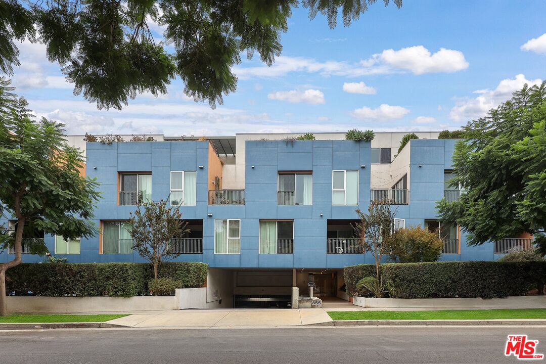 855 N Croft Ave Unit: 104