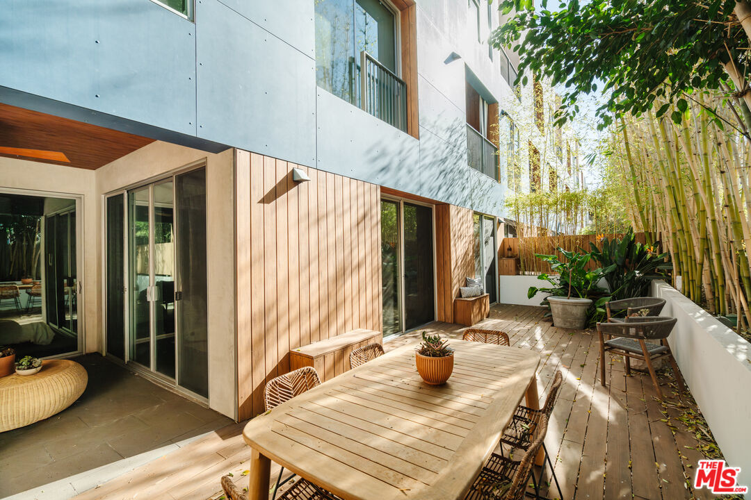 855 N Croft Ave Unit: 104