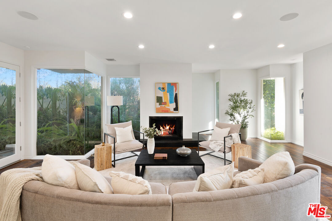 4139 Vicasa Dr