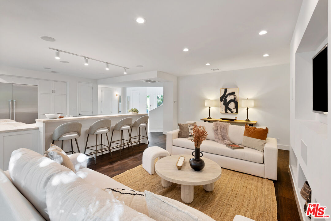 4139 Vicasa Dr