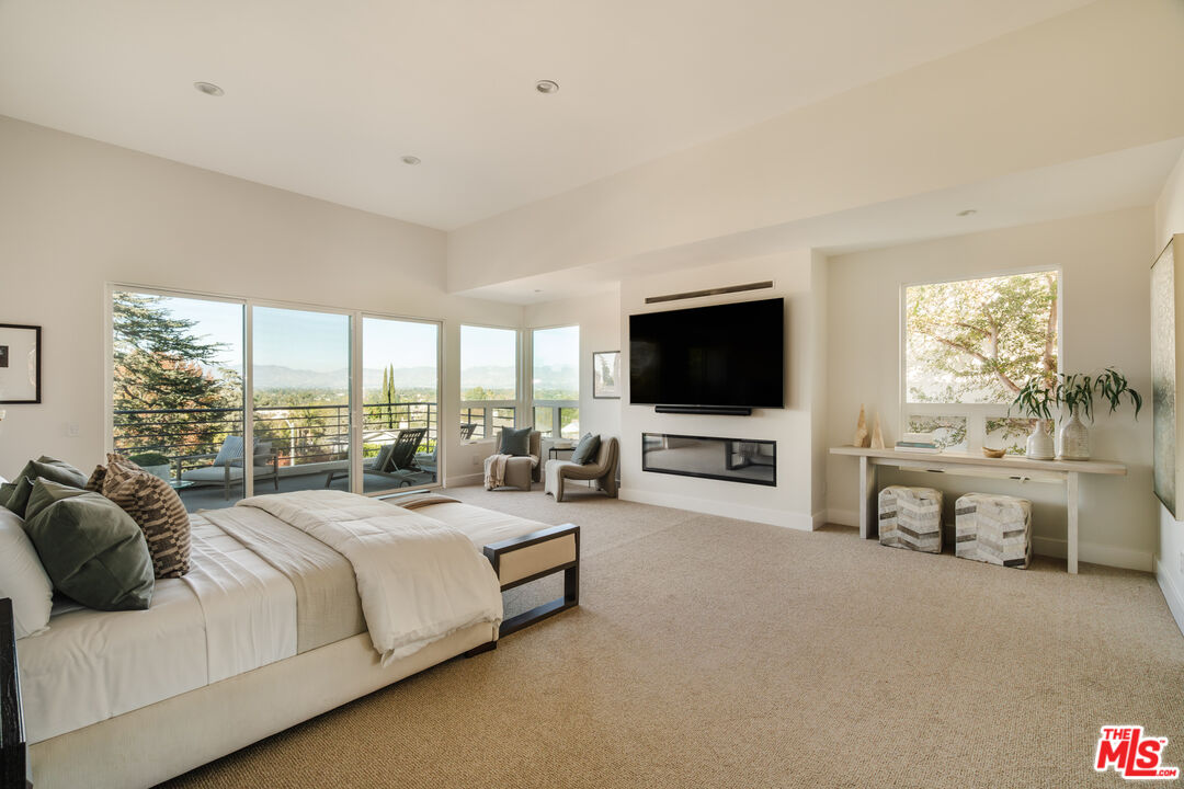 13866 Valley Vista Blvd