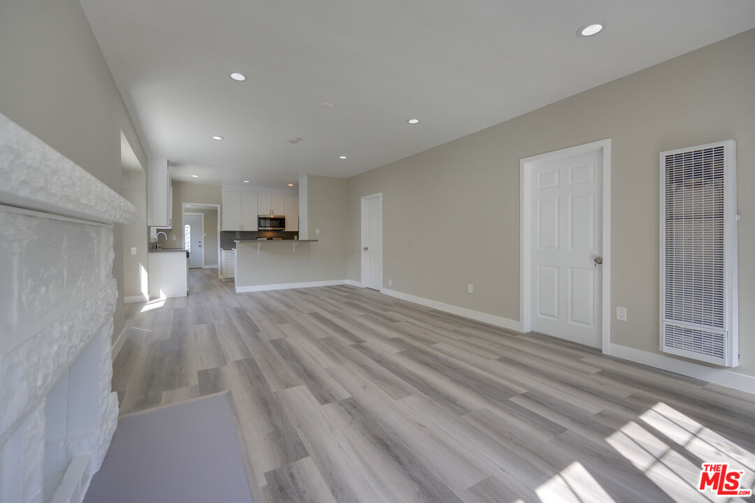 1127 N Formosa Ave