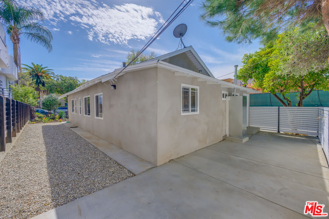 1127 N Formosa Ave