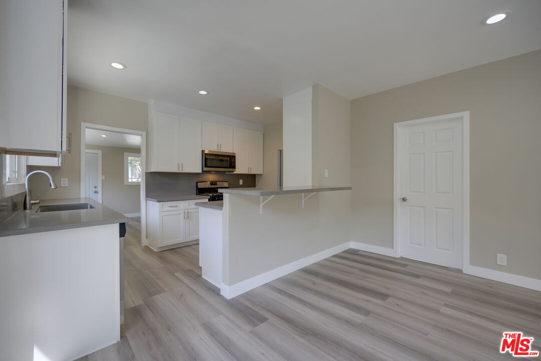 1127 N Formosa Ave