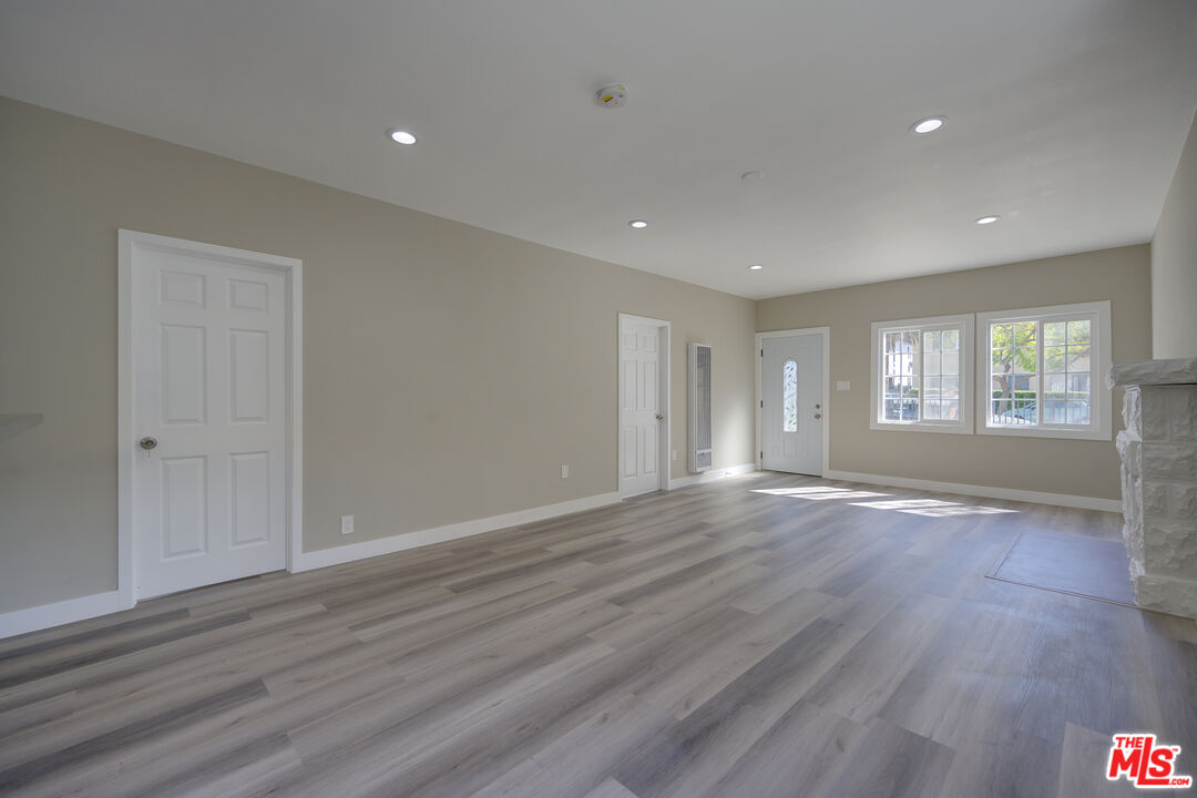 1127 N Formosa Ave