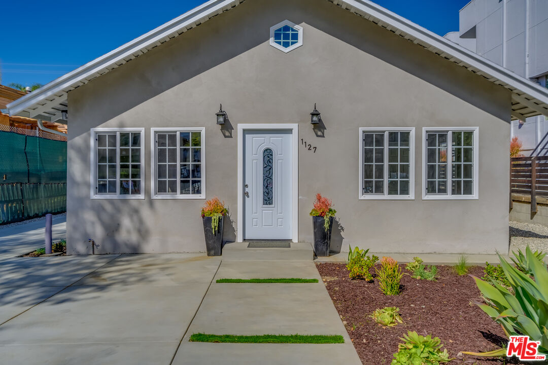 1127 N Formosa Ave