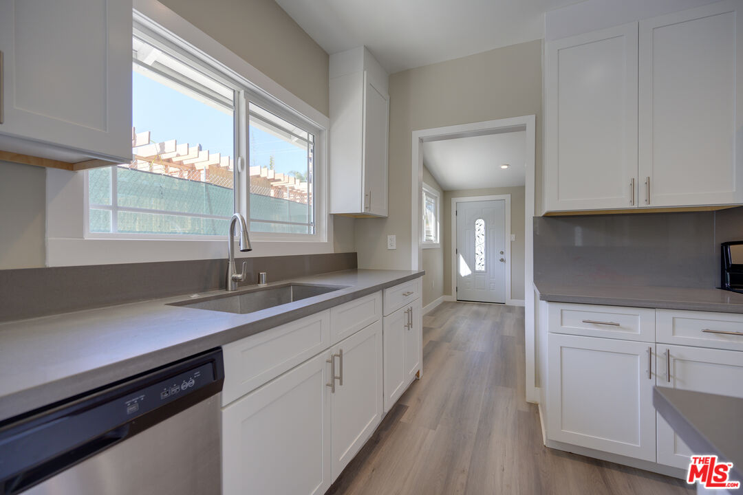 1127 N Formosa Ave