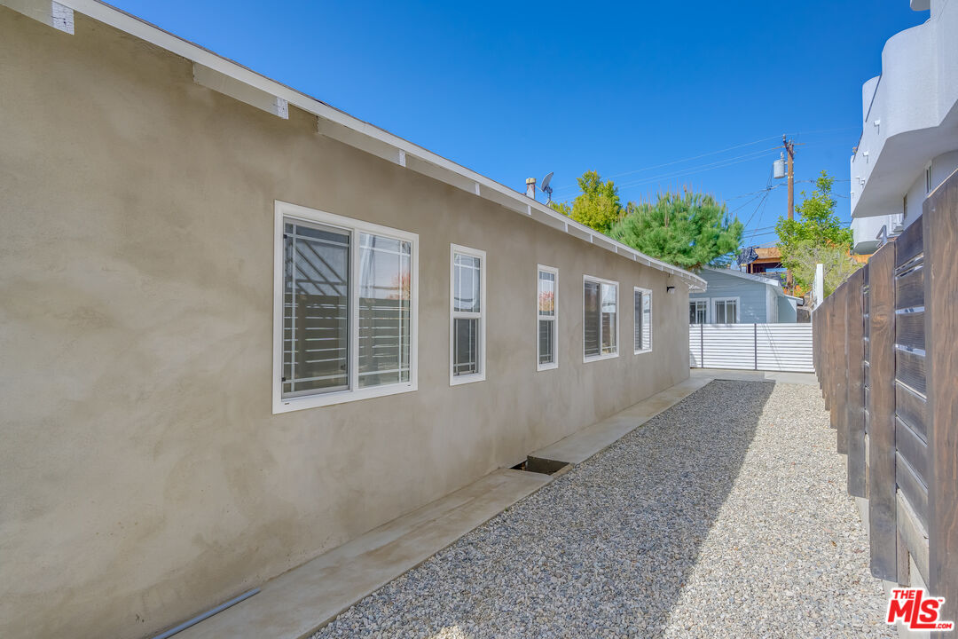 1127 N Formosa Ave