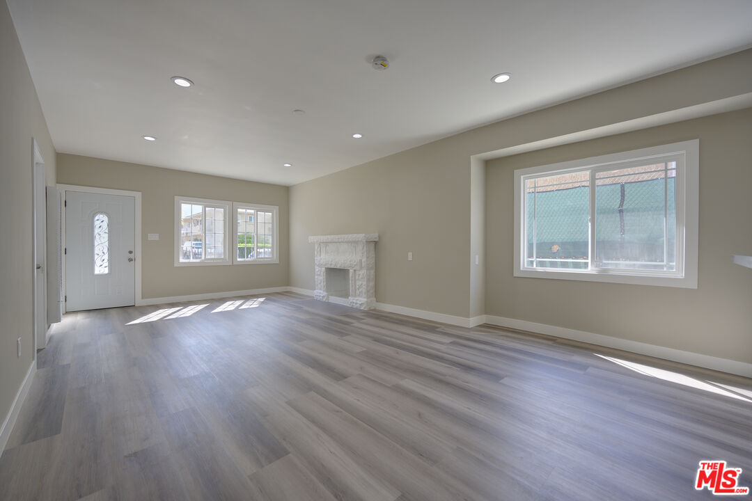 1127 N Formosa Ave