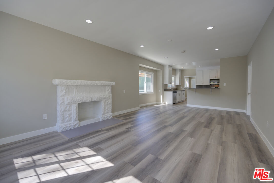 1127 N Formosa Ave