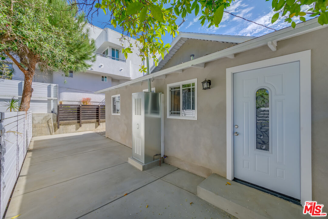 1127 N Formosa Ave