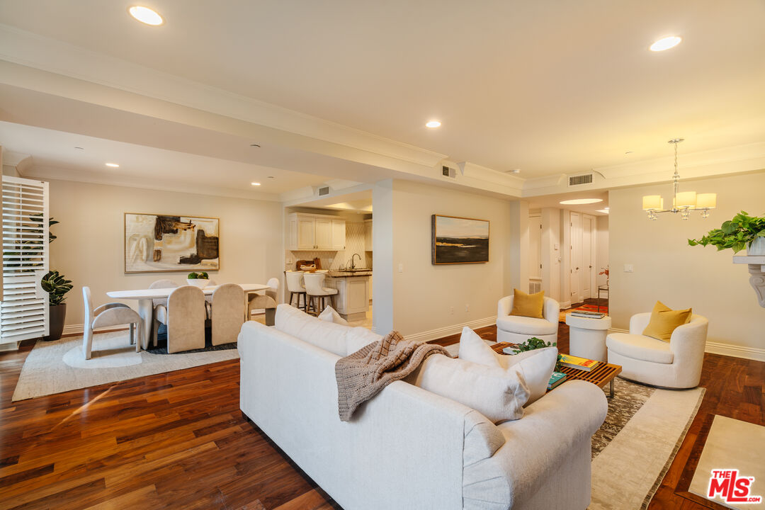 261 S Reeves Dr Unit: 104