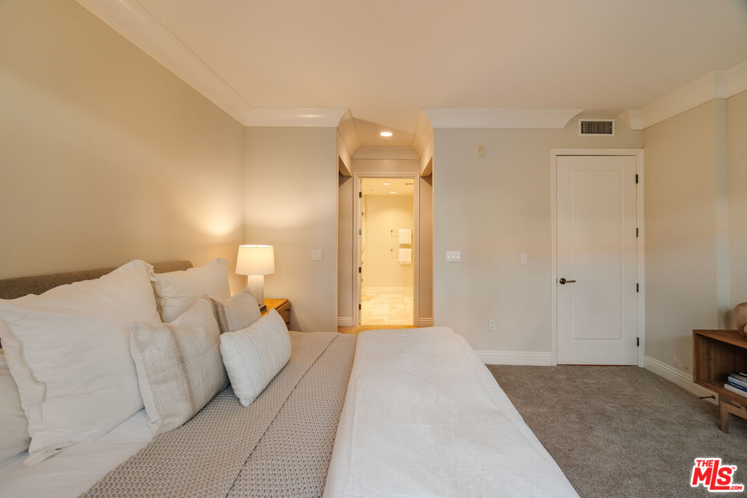 261 S Reeves Dr Unit: 104