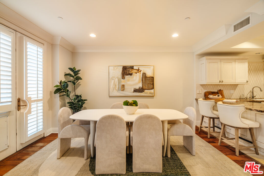 261 S Reeves Dr Unit: 104