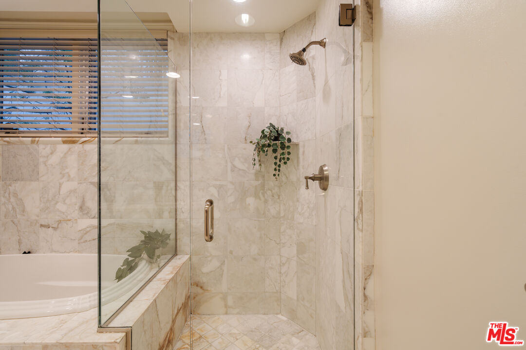 261 S Reeves Dr Unit: 104