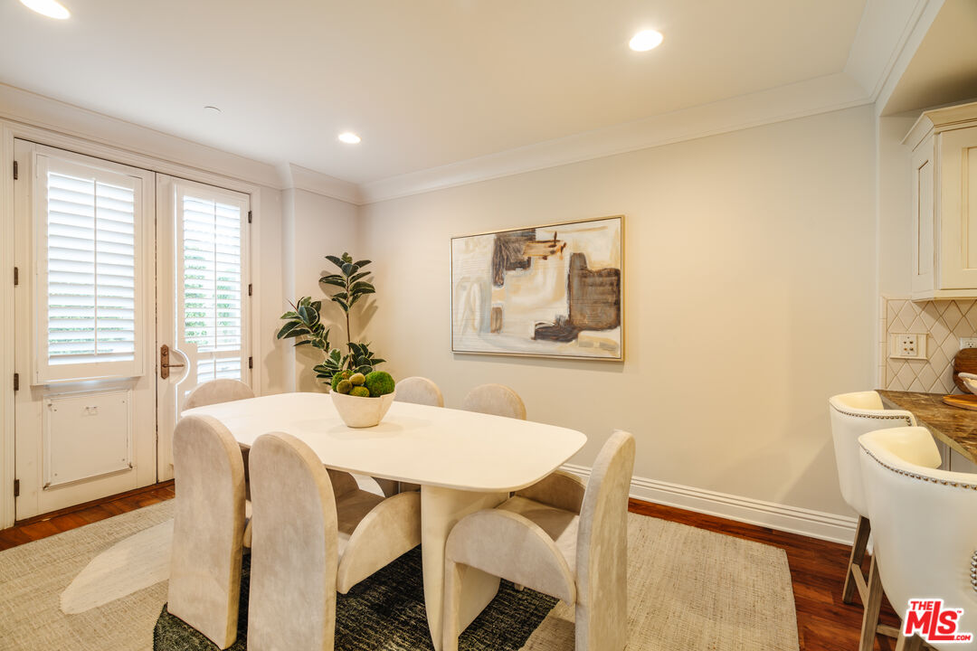 261 S Reeves Dr Unit: 104
