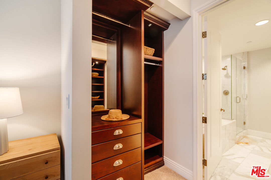 261 S Reeves Dr Unit: 104
