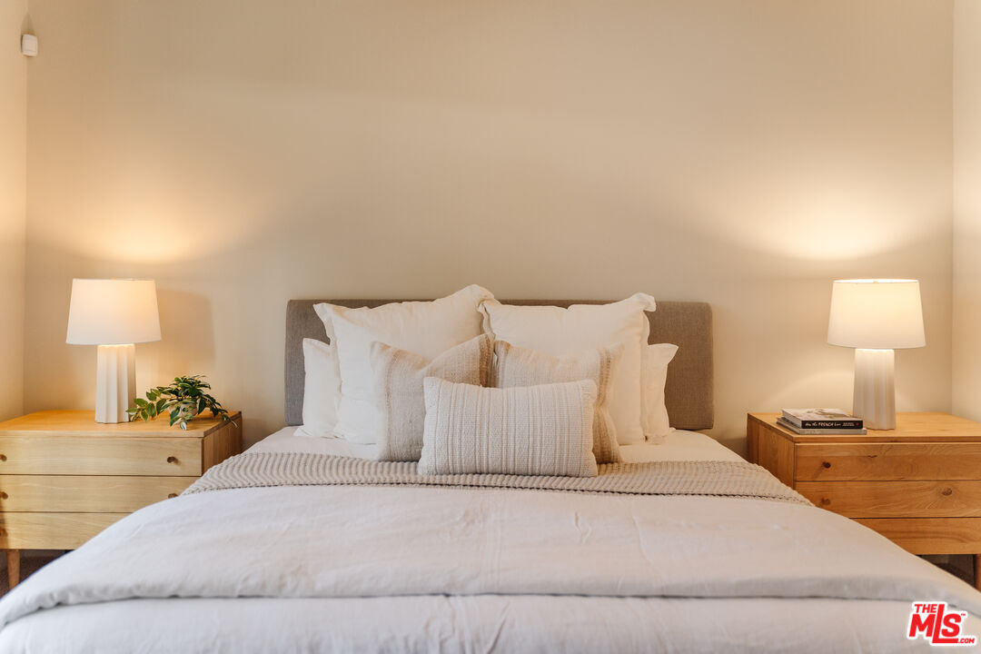 261 S Reeves Dr Unit: 104