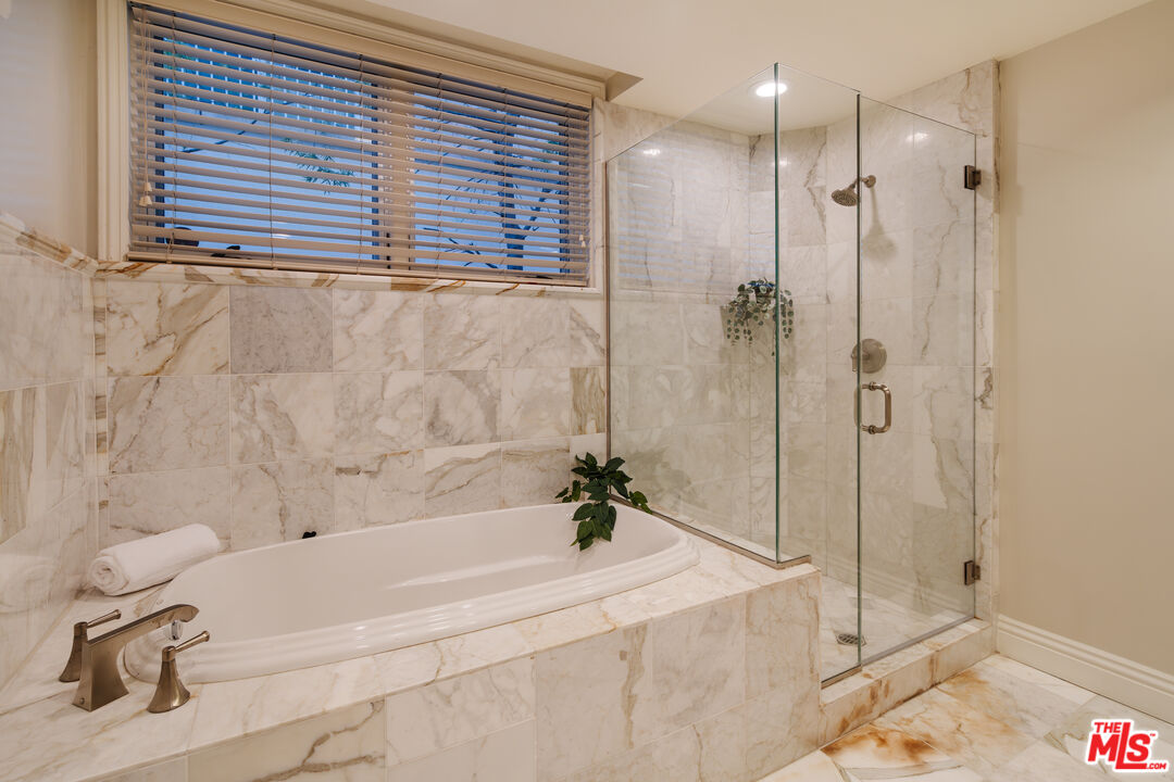 261 S Reeves Dr Unit: 104