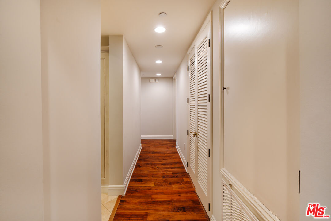 261 S Reeves Dr Unit: 104