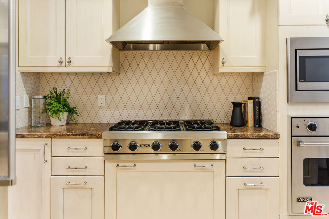261 S Reeves Dr Unit: 104