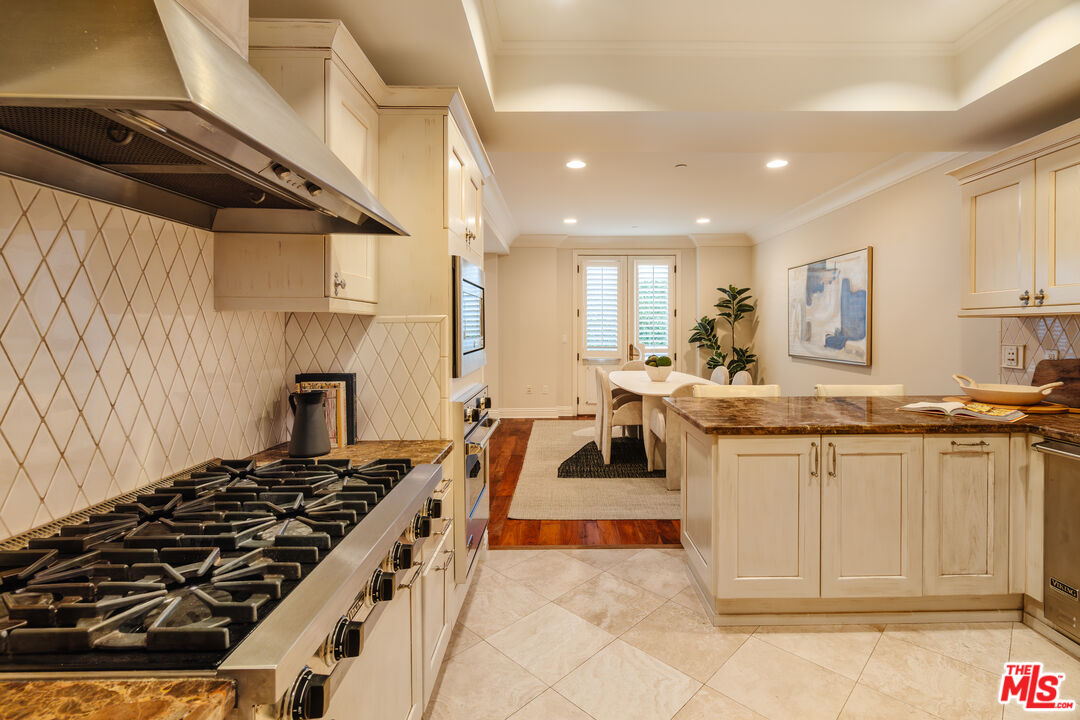 261 S Reeves Dr Unit: 104