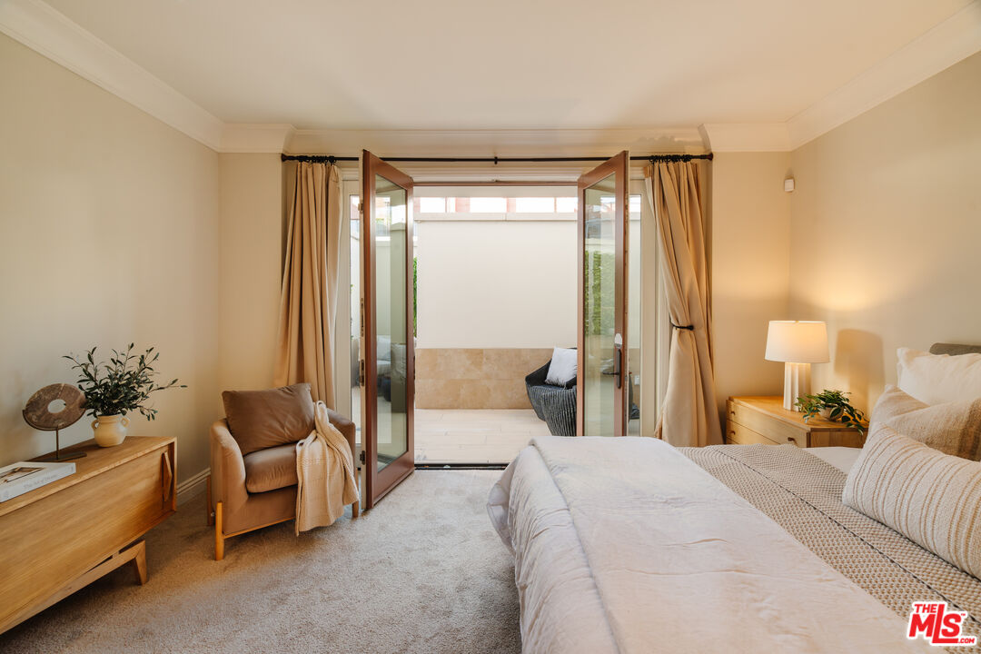 261 S Reeves Dr Unit: 104