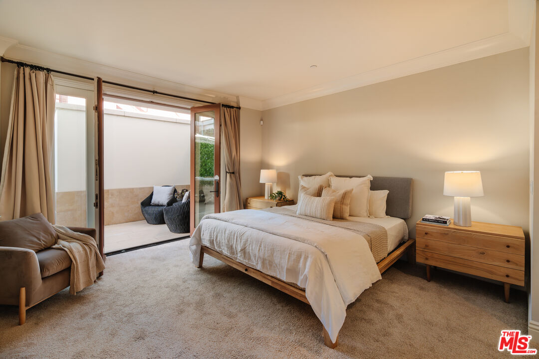 261 S Reeves Dr Unit: 104