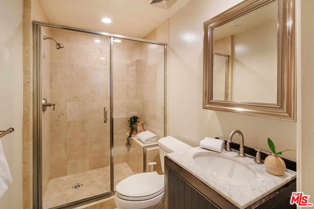 261 S Reeves Dr Unit: 104
