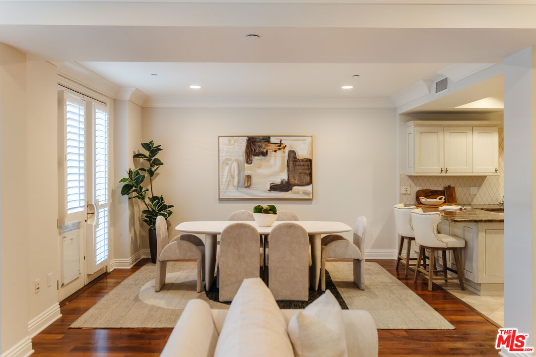 261 S Reeves Dr Unit: 104