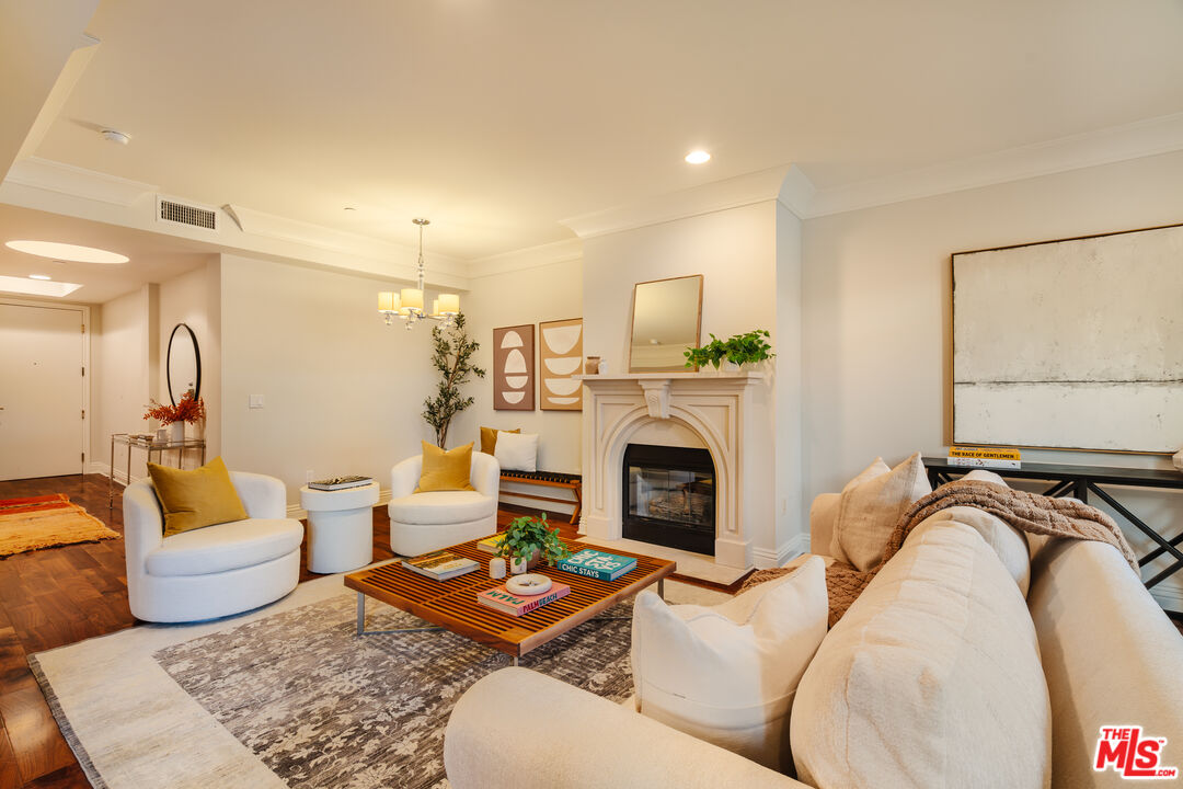 261 S Reeves Dr Unit: 104