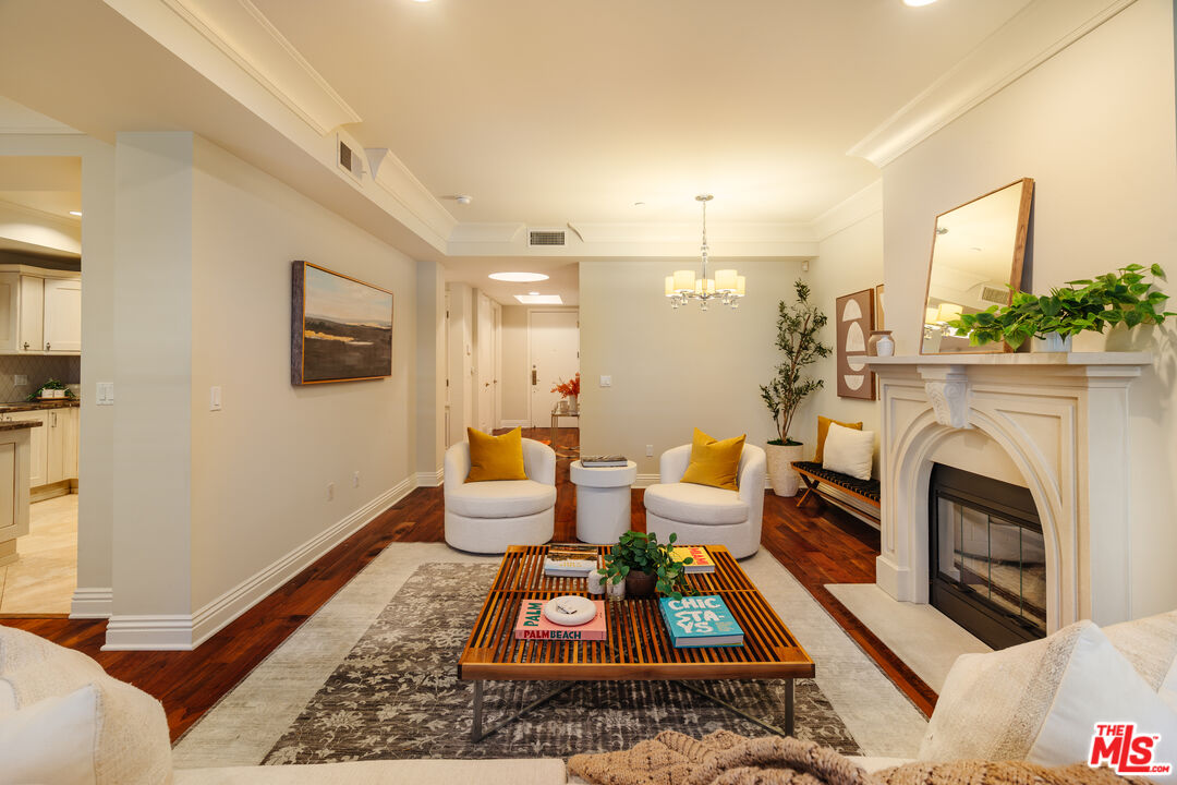261 S Reeves Dr Unit: 104