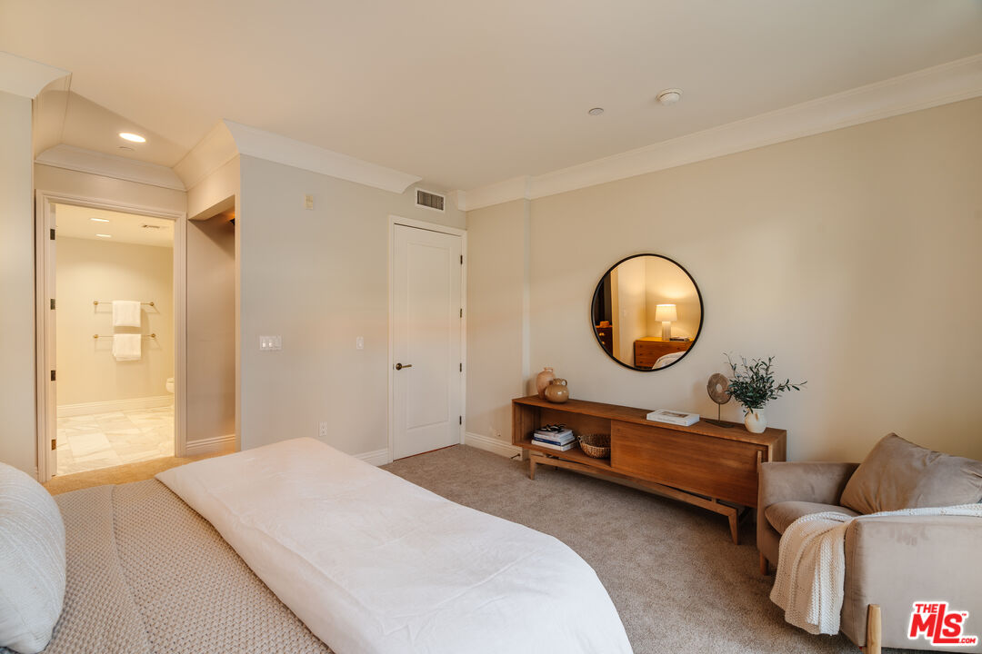 261 S Reeves Dr Unit: 104