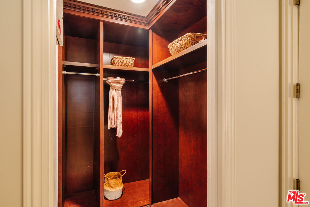 261 S Reeves Dr Unit: 104