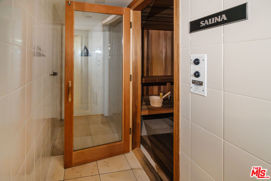 261 S Reeves Dr Unit: 104