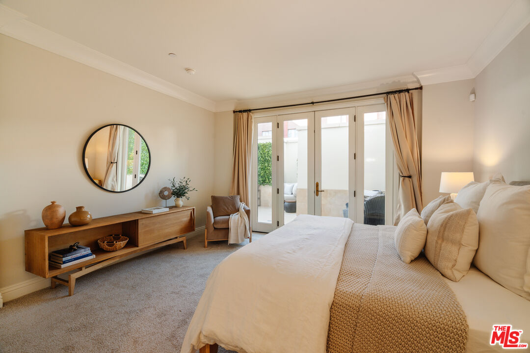 261 S Reeves Dr Unit: 104