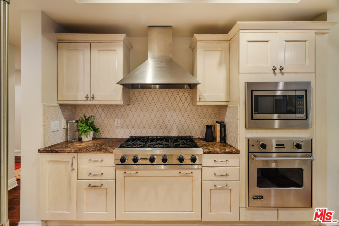 261 S Reeves Dr Unit: 104