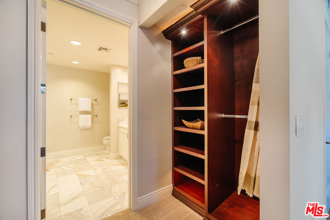 261 S Reeves Dr Unit: 104