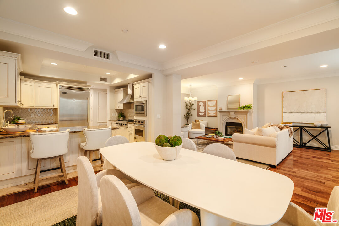 261 S Reeves Dr Unit: 104