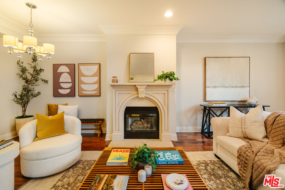 261 S Reeves Dr Unit: 104