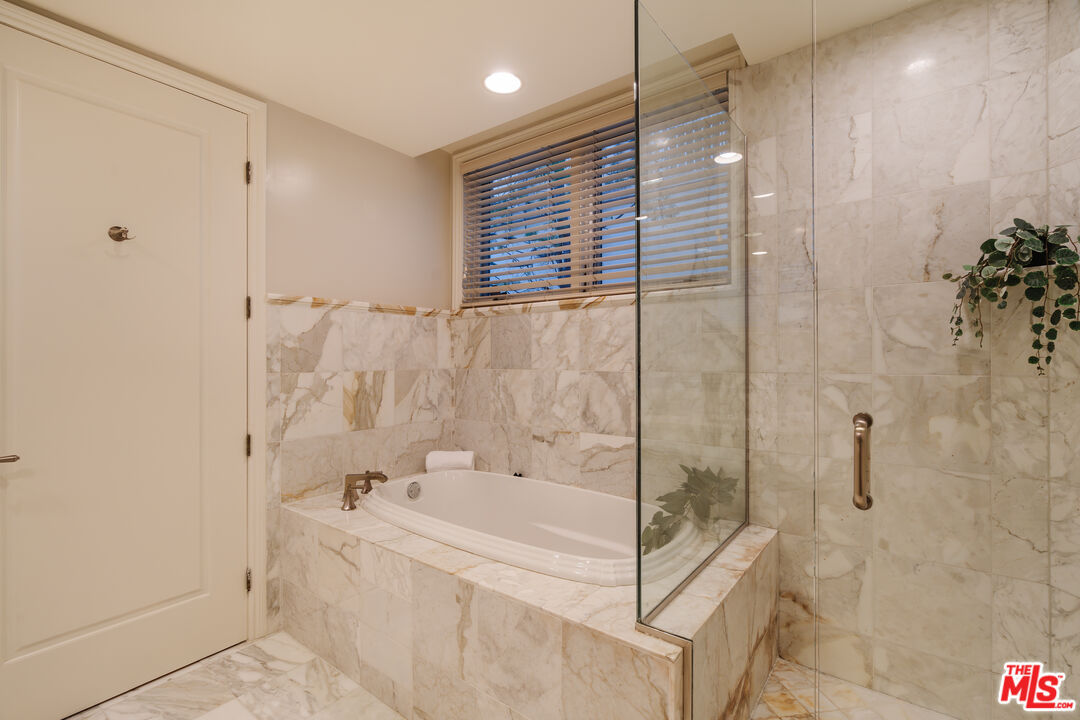 261 S Reeves Dr Unit: 104