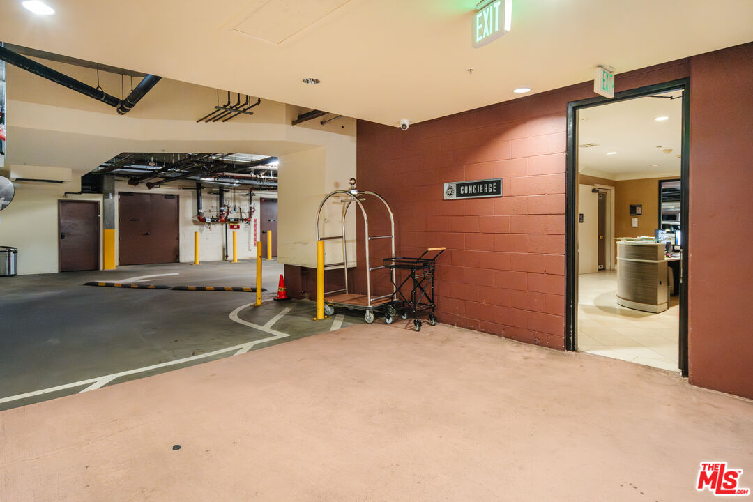 261 S Reeves Dr Unit: 104