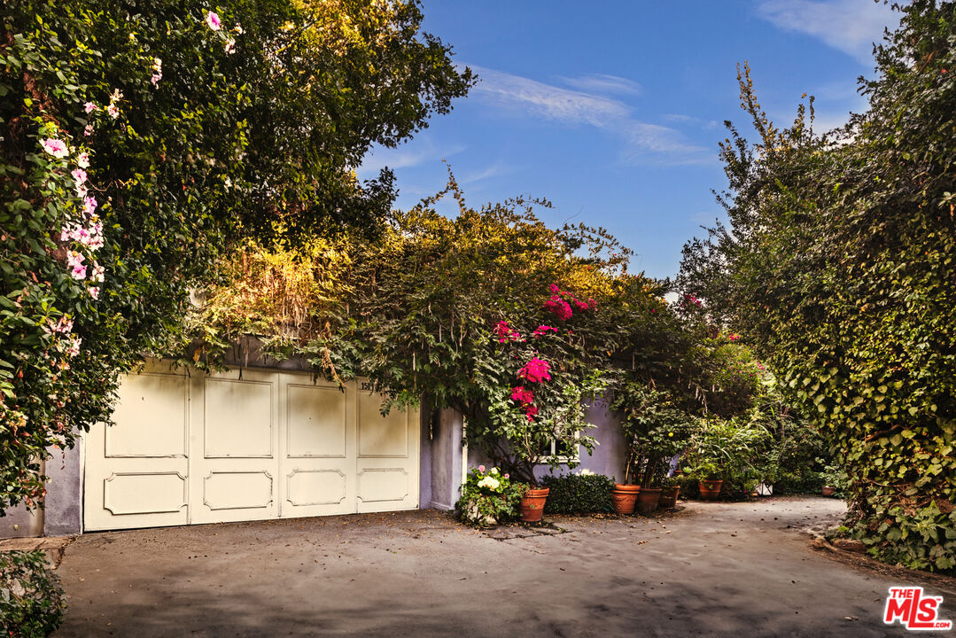 1514 Sunset Plaza Dr