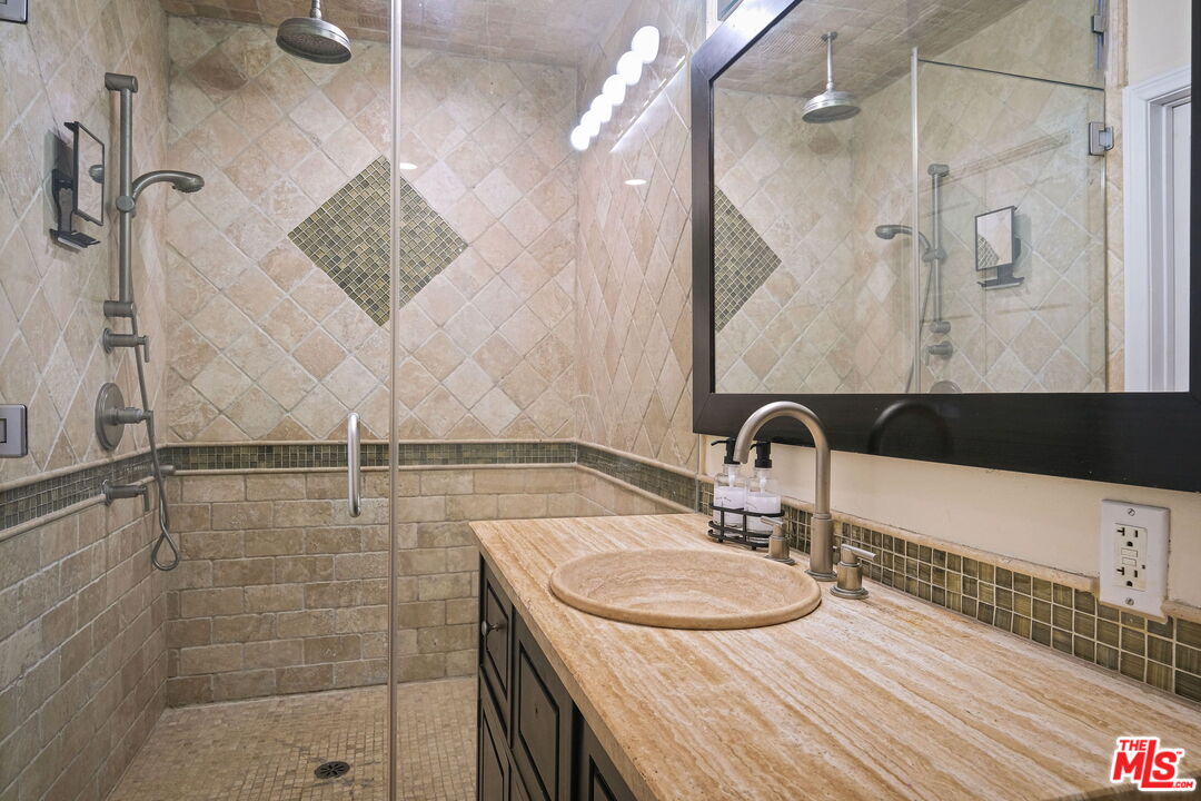 5752 Calhoun Ave
