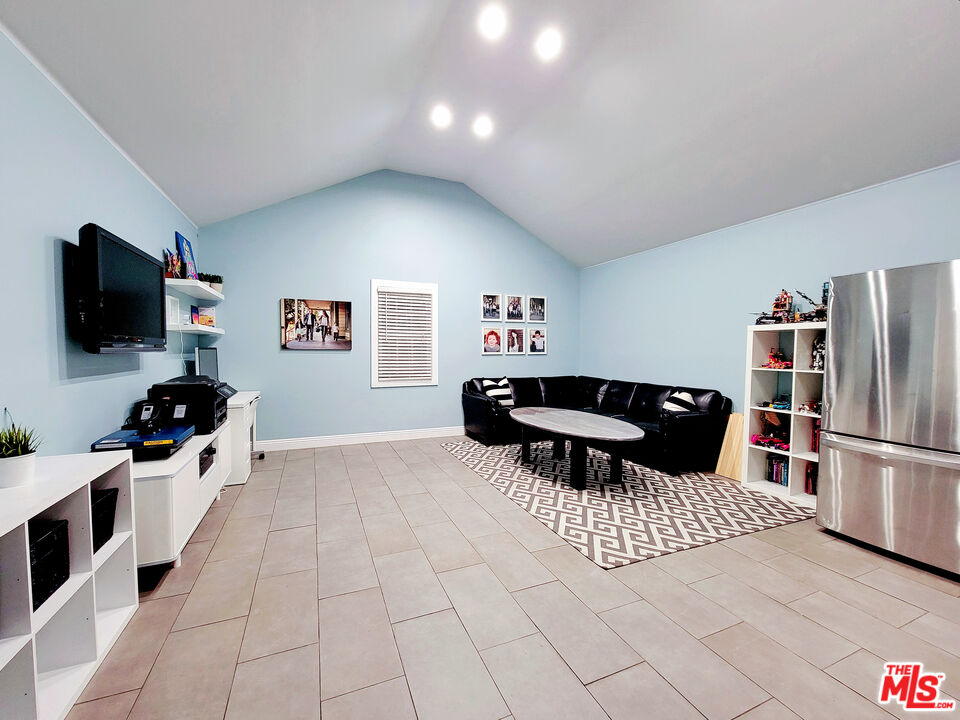 5752 Calhoun Ave