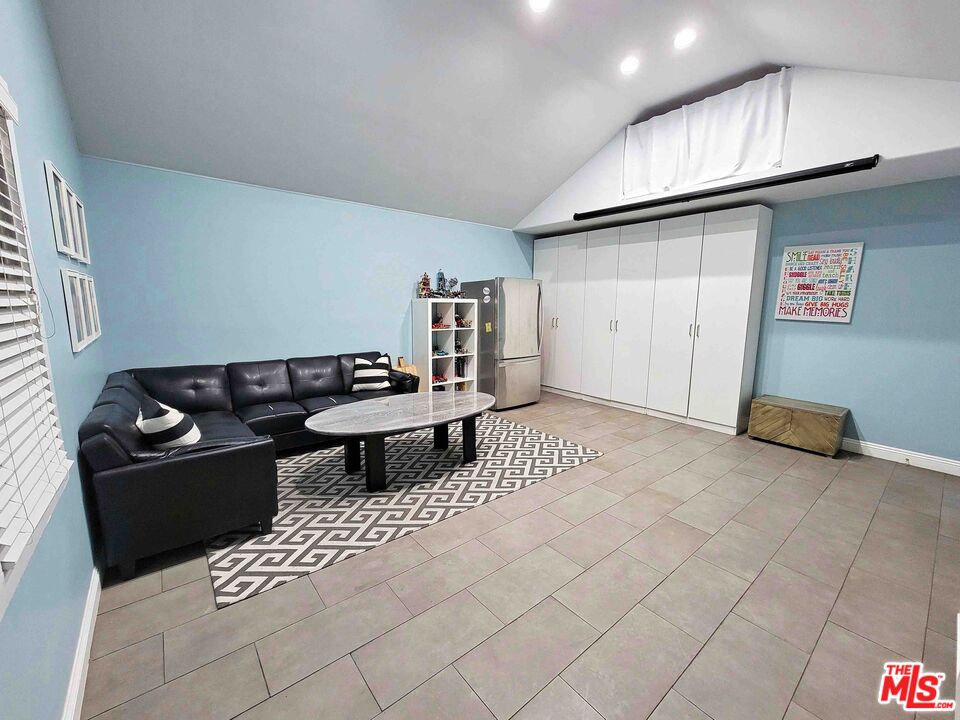 5752 Calhoun Ave