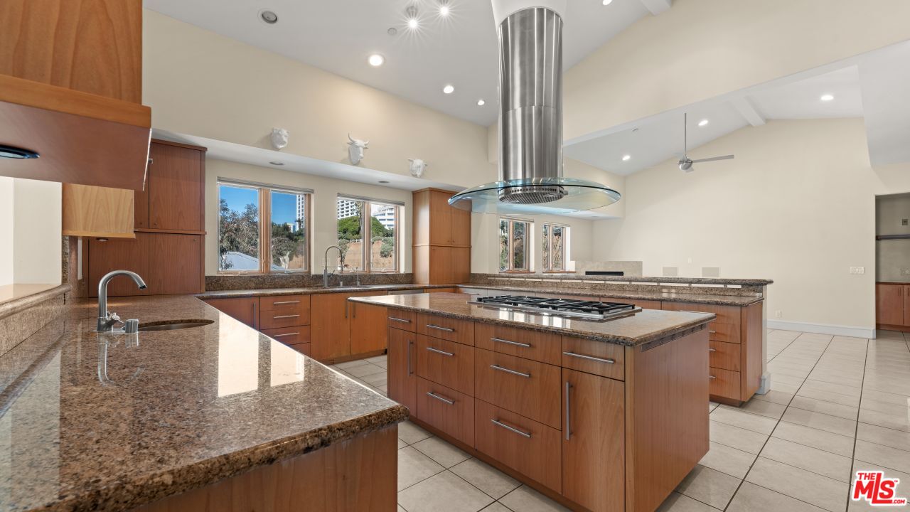 1351 Palisades Beach Rd Unit: 400