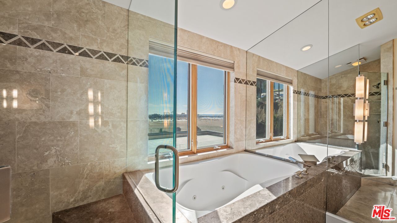 1351 Palisades Beach Rd Unit: 400