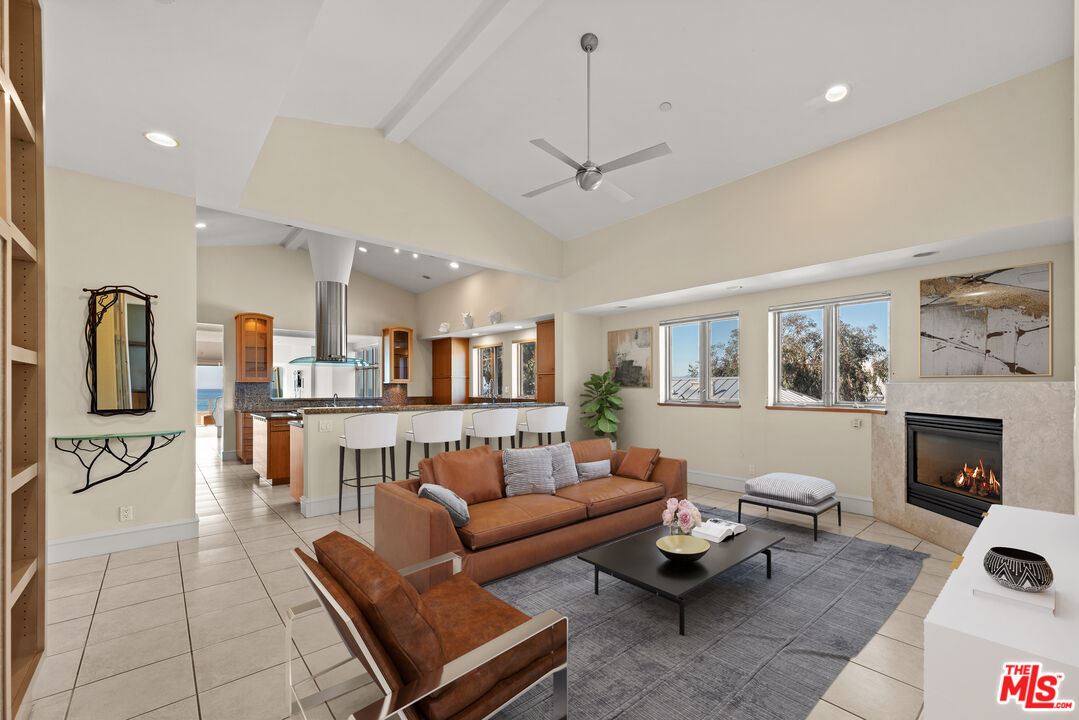 1351 Palisades Beach Rd Unit: 400